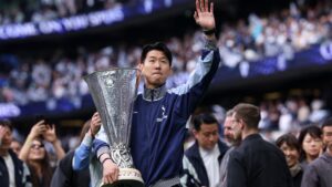 Son comunica saída do Tottenham.