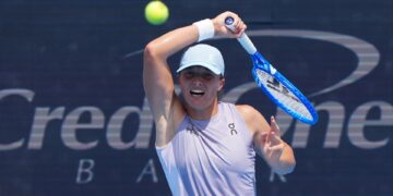 Iga Swiatek vence Elena Rybakina em Cincinnati.