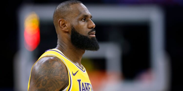 LeBron James tem três destinos possíveis na NBA.