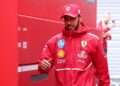 Lewis Hamilton é criticado por Fred Vasseur pelo comportamento na F1 com a Ferrari.