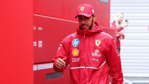Lewis Hamilton é criticado por Fred Vasseur pelo comportamento na F1 com a Ferrari.