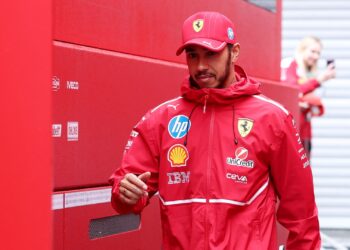Lewis Hamilton é criticado por Fred Vasseur pelo comportamento na F1 com a Ferrari.