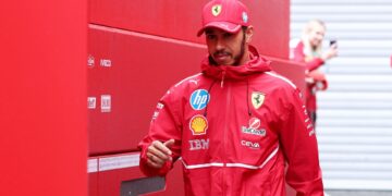 Lewis Hamilton é criticado por Fred Vasseur pelo comportamento na F1 com a Ferrari.