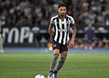 Vitinho durante jogo do Botafogo
