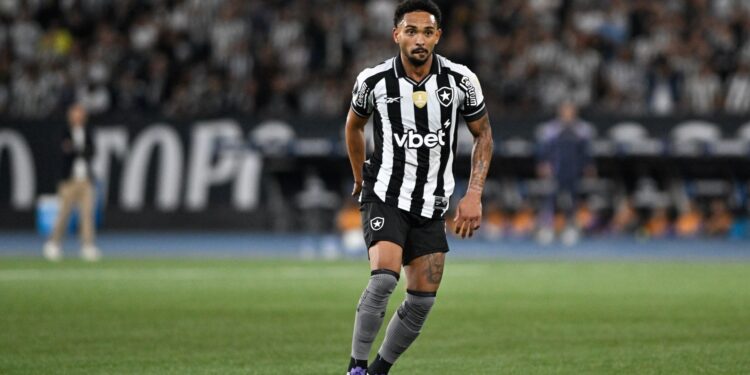 Vitinho durante jogo do Botafogo