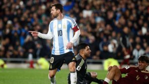 Messi comemorando gol da Argentina contra a Venezuela