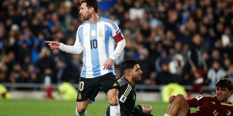 Messi comemorando gol da Argentina contra a Venezuela