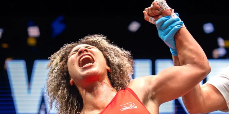 Rebeca Lima é campeã mundial - Foto: Divulgação/World Boxing