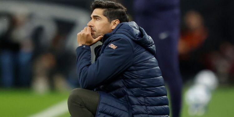 Abel Ferreira em Corinthians x Palmeiras.