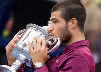 Alcaraz com o troféu do US Open em mãos