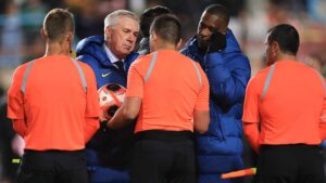 Ancelotti reclamou com o árbitro após o jogo