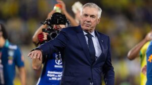 Carlo Ancelotti em jogo da Seleção Brasileira contra o Chile