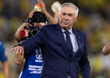 Carlo Ancelotti em jogo da Seleção Brasileira contra o Chile