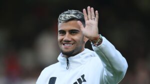 Andreas Pereira ainda com a blusa do Fulham