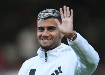 Andreas Pereira ainda com a blusa do Fulham