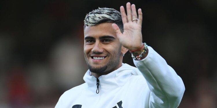 Andreas Pereira ainda com a blusa do Fulham