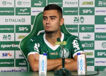 Andreas Pereira durante apresentação no Palmeiras