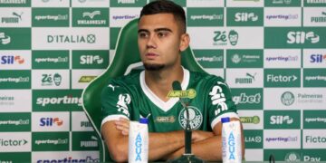 Andreas Pereira durante apresentação no Palmeiras