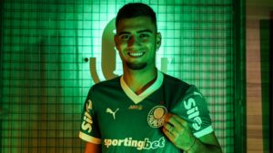 Andreas Pereira conhece estrutura do Palmeiras