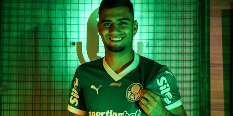 Andreas Pereira conhece estrutura do Palmeiras