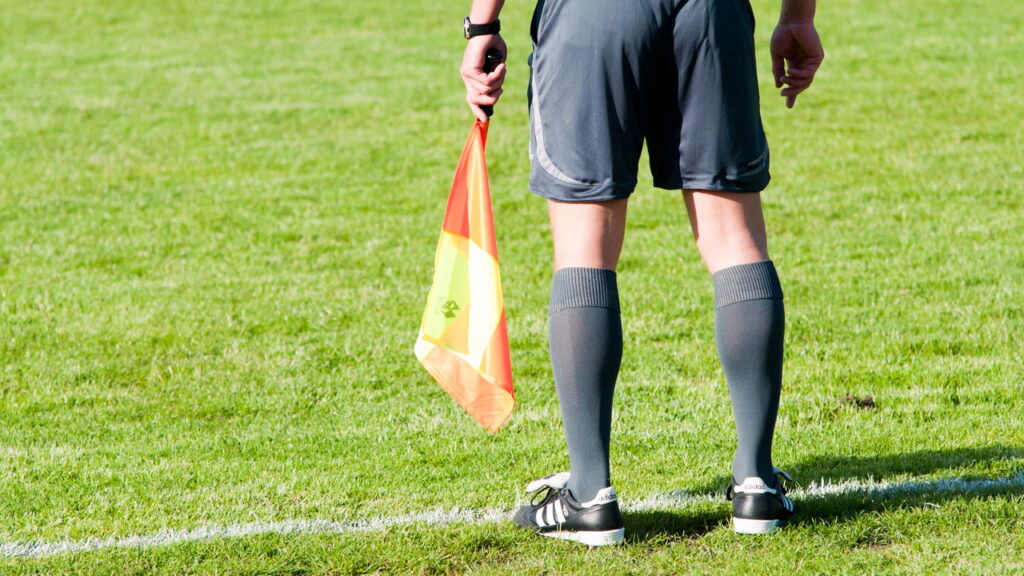 Saiba quanto custa para ser árbitro FIFA e como alcançar esse nível