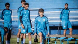 Jogadores do Londrina durante treino
