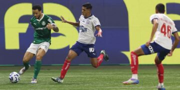 Lance do jogo de ida entre Bahia x Palmeiras