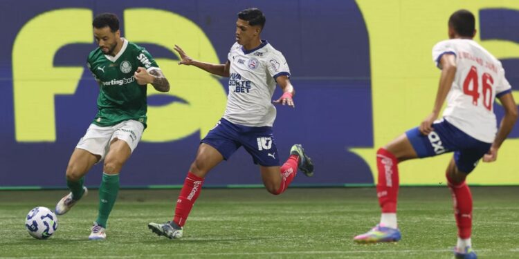 Lance do jogo de ida entre Bahia x Palmeiras
