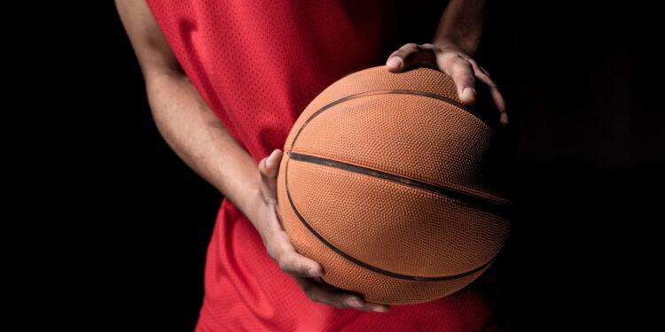 Aprenda a jogar basquete do zero e evoluir rápido com essas dicas práticas