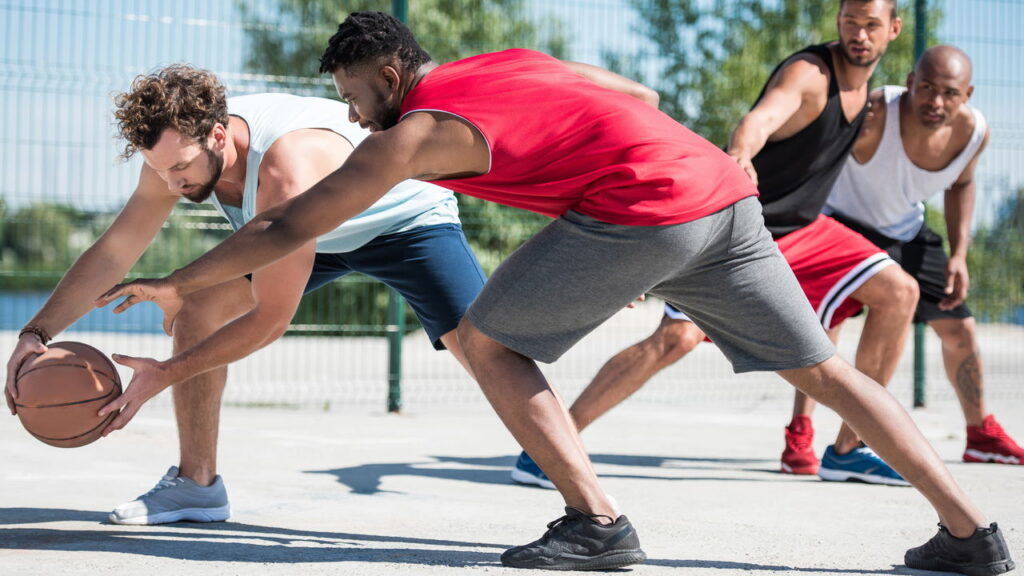 Aprenda a jogar basquete do zero e evoluir rápido com essas dicas práticas