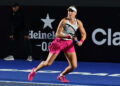 Bia Haddad em jogo contra Laura Pigossi no SP Open