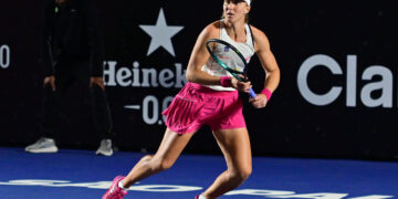 Bia Haddad em jogo contra Laura Pigossi no SP Open