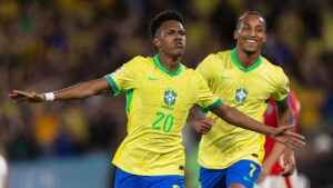 Estevão comemorando gol pelo Brasil