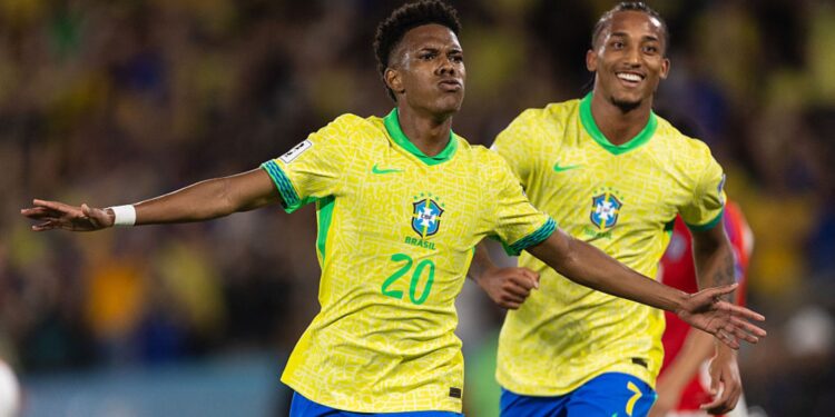 Estevão comemorando gol pelo Brasil