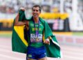Caio Bonfim comemora título mundial em Tóquio