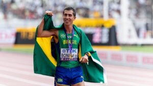 Caio Bonfim comemora título mundial em Tóquio