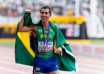 Caio Bonfim comemora título mundial em Tóquio
