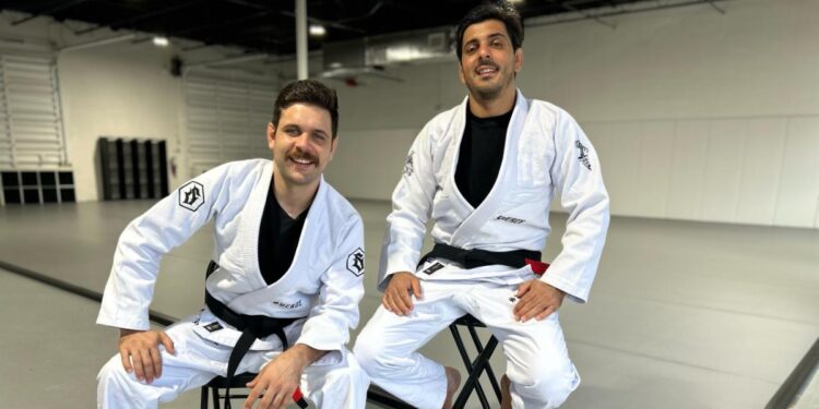 Os irmãos Caio e Felipe Wolga começaram fabricando tatames de forma artesanal e hoje lideram a Taurun Company – Foto: divulgação