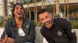 Gabriel Medina e Cauã Reymond se entrevistaram depois da sessão de surfe