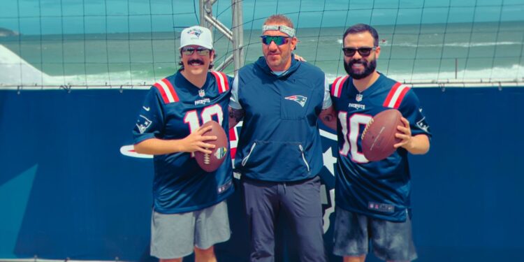 Fiduma & Jeca ao lado de Ken Walter, ídolo do Patriots