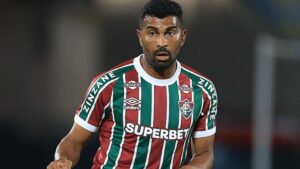 Thiago Santos durante jogo do Fluminense