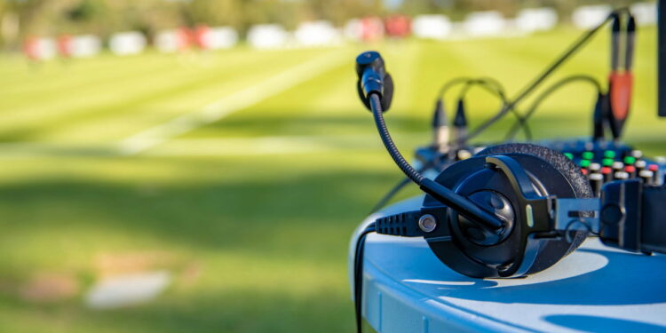 Quer ser comentarista de futebol? Veja quanto realmente é preciso investir