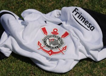 Camisa do Corinthians já com o novo patrocínio