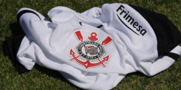 Camisa do Corinthians já com o novo patrocínio