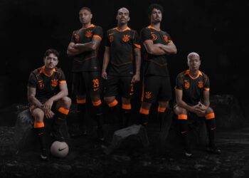Atletas do Corinthians com nova camisa da Nike