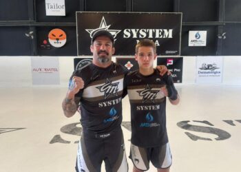 Cristiano ao lado do filho Enzo: reta final de preparação para estreia no boxe amador — Foto: Divulgação