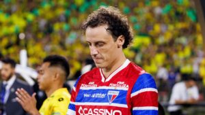 David Luiz com a camisa do Fortaleza