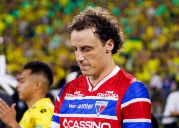 David Luiz com a camisa do Fortaleza