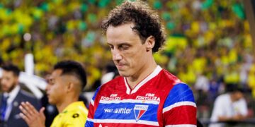 David Luiz com a camisa do Fortaleza
