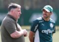 Diretor Anderson Barros ao lado do técnico Abel Ferreira